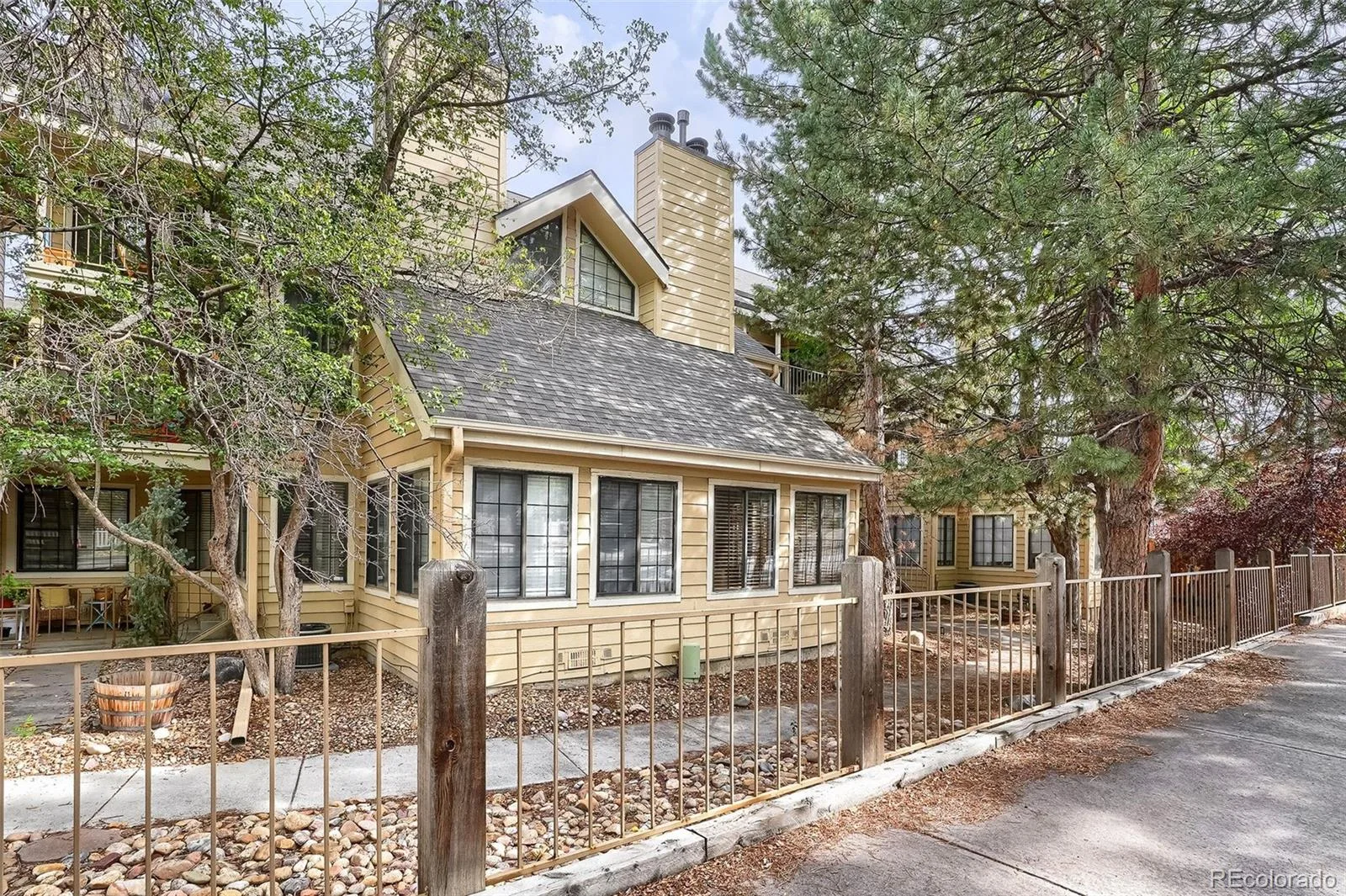 980 S Dahlia Street #A Glendale CO 80246 | MLS #REC4396161 10032026005409 1600 2