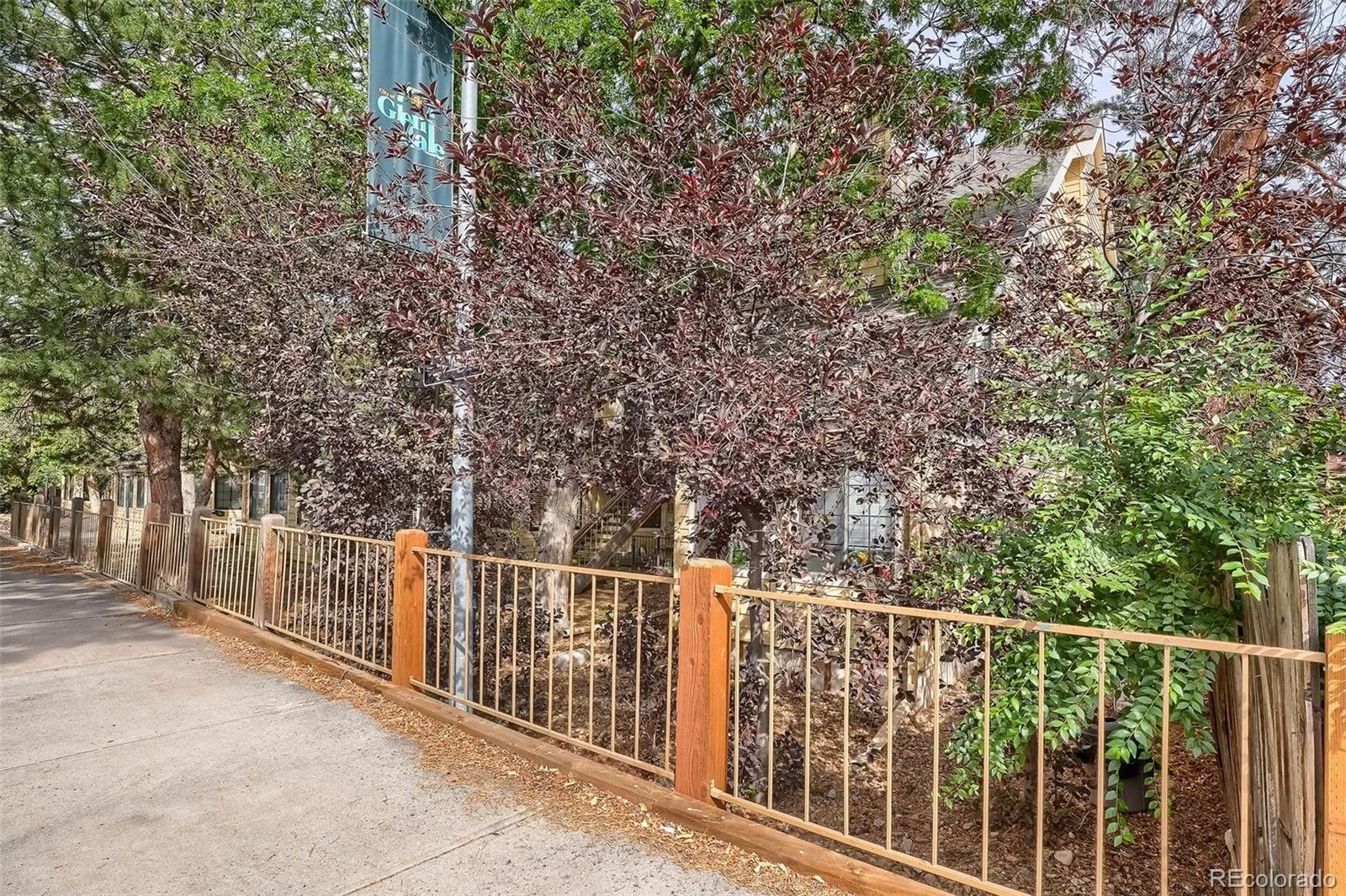 980 S Dahlia Street #A Glendale CO 80246 | MLS #REC4396161 10032026005409 1600 25