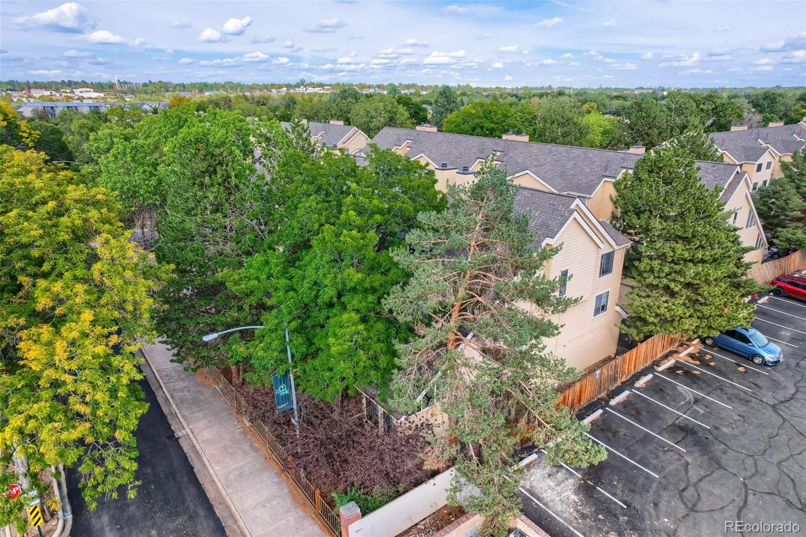 980 S Dahlia Street #A Glendale CO 80246 | MLS #REC4396161 10032026005409 1600 27