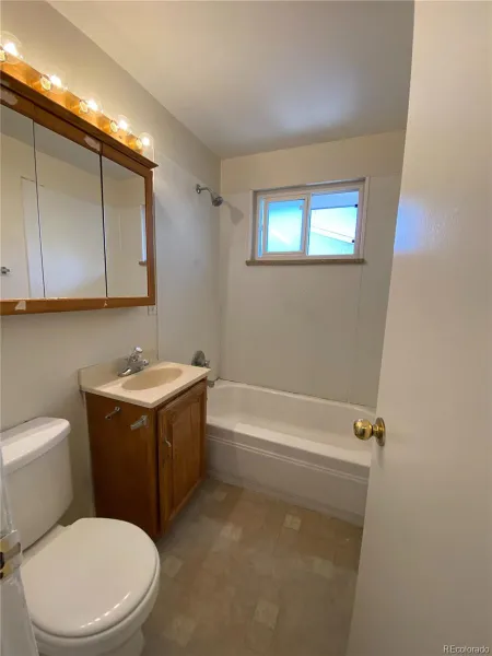 04182026052339 800 36