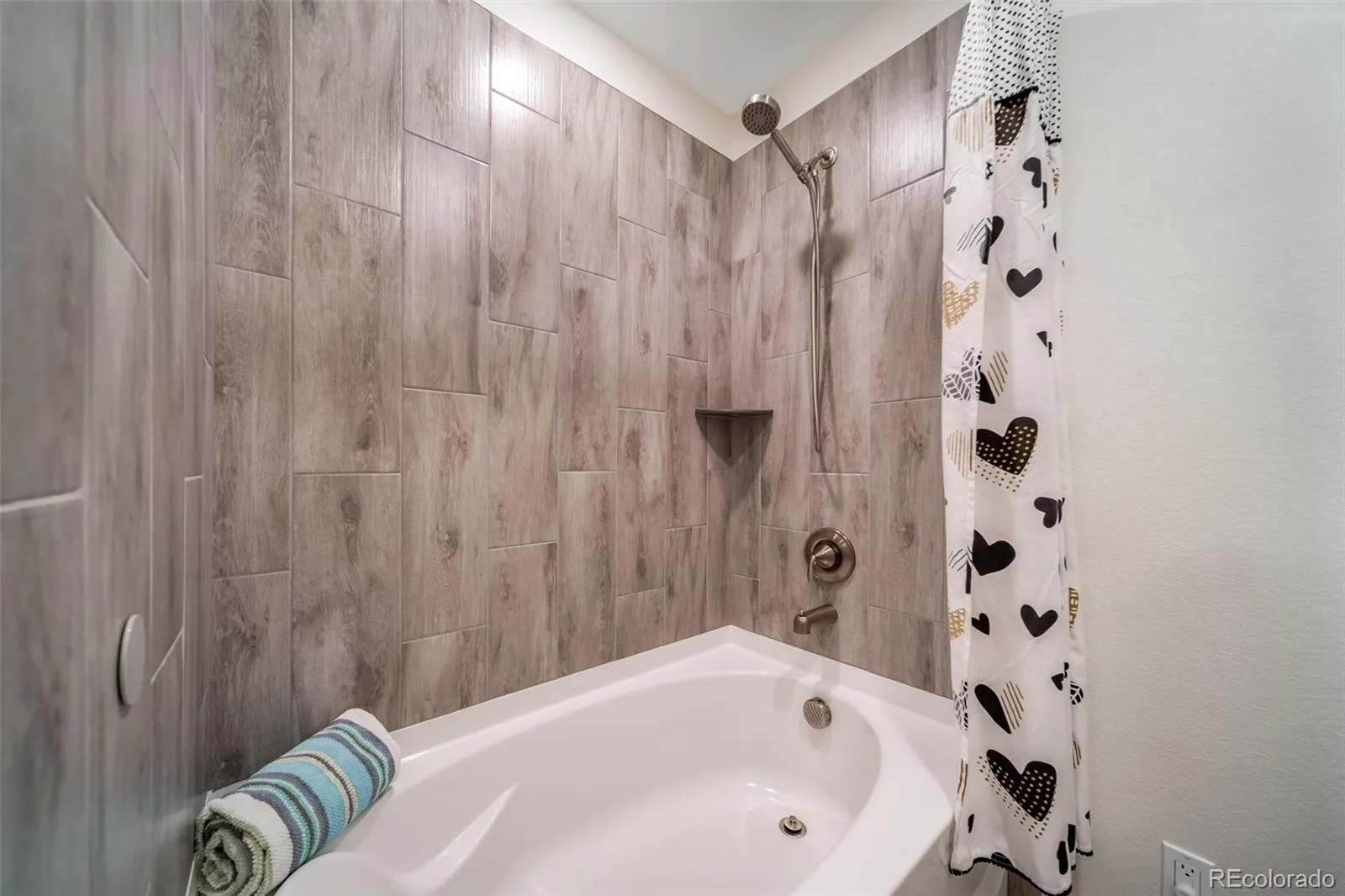 23125 E Piccolo Drive Aurora CO 80016 | MLS #REC4396610 10012026011635 1600 36