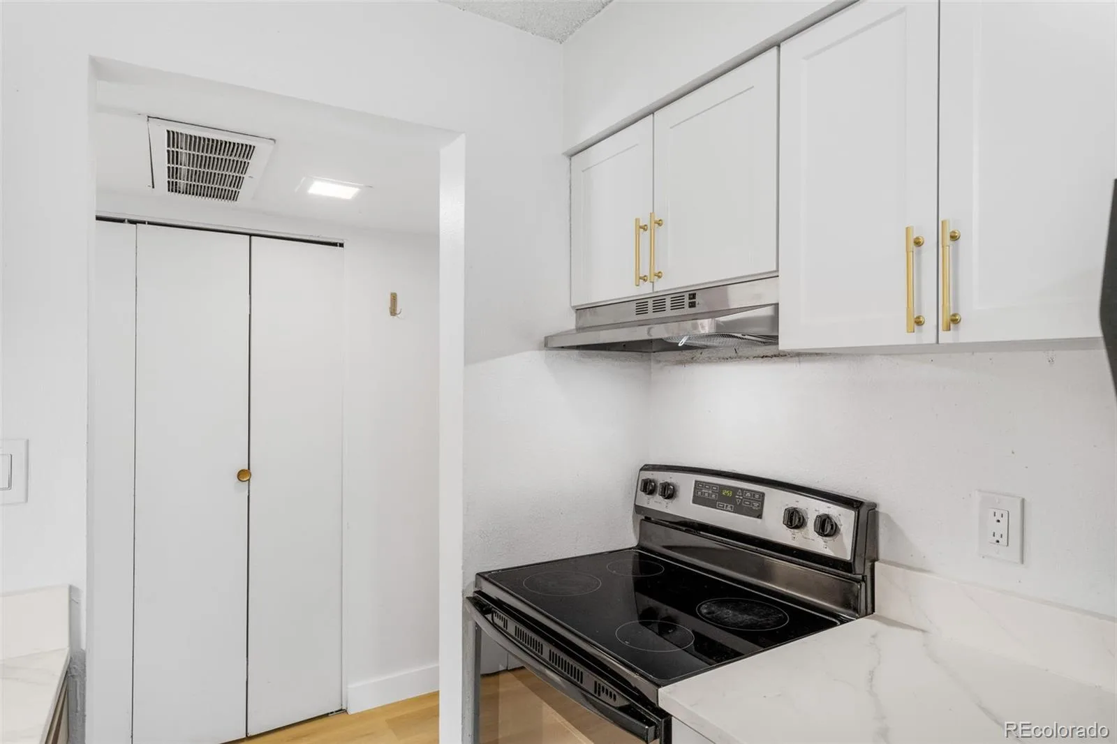 7755 E Quincy Avenue #303A5 Denver CO 80237 MLS #REC4421615 06042026141133 1600 18