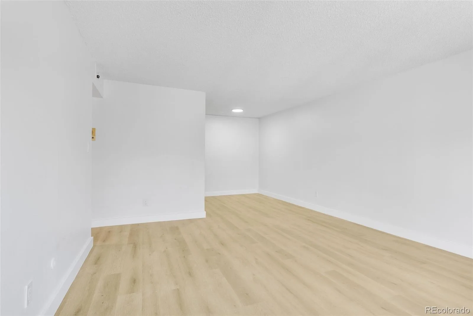 7755 E Quincy Avenue #303A5 Denver CO 80237 MLS #REC4421615 06042026141133 1600 6