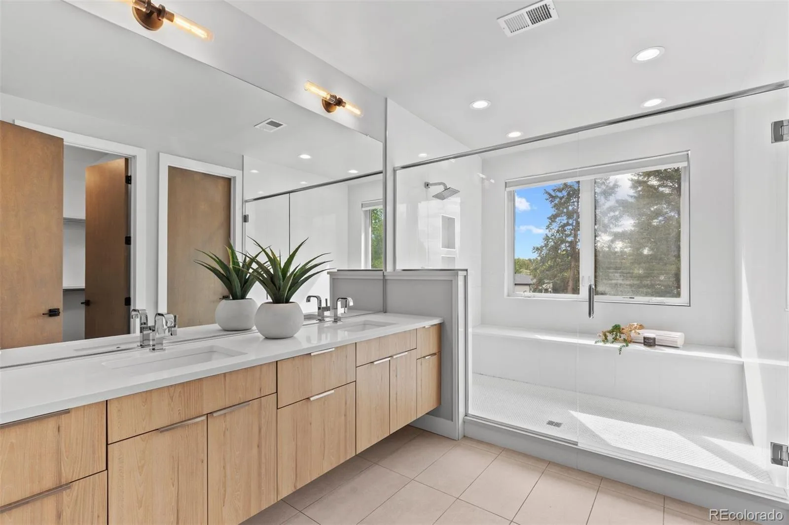 3083 S Cherry Way Denver CO 80222 | MLS #REC4421912 09222026142758 1600 31
