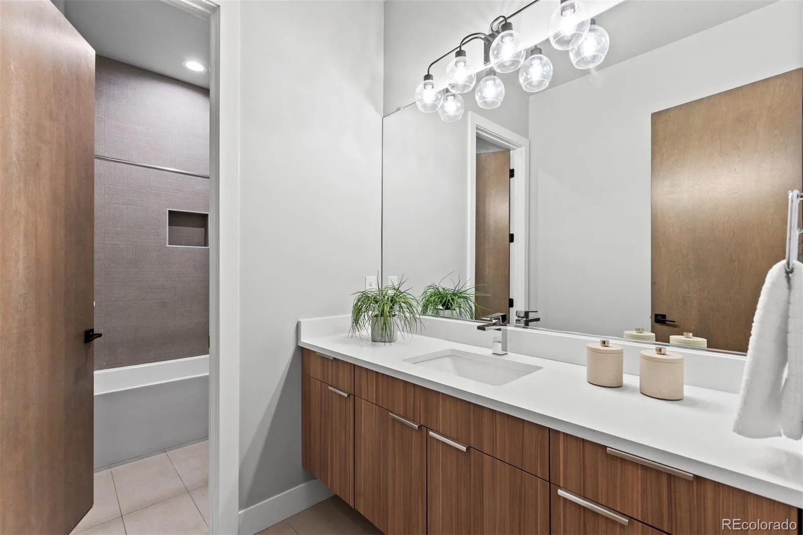3083 S Cherry Way Denver CO 80222 | MLS #REC4421912 09222026142758 1600 34