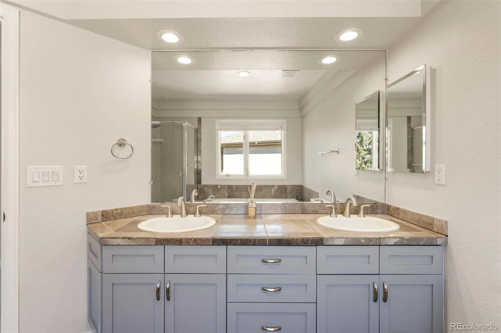 5048 E Cherry Creek South Drive Denver CO 80246 MLS #REC4422791 04102026195426 1600 24