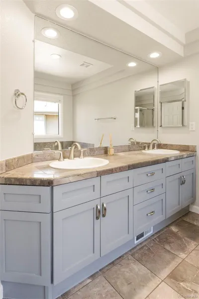 5048 E Cherry Creek South Drive Denver CO 80246 MLS #REC4422791 04102026195426 800 25