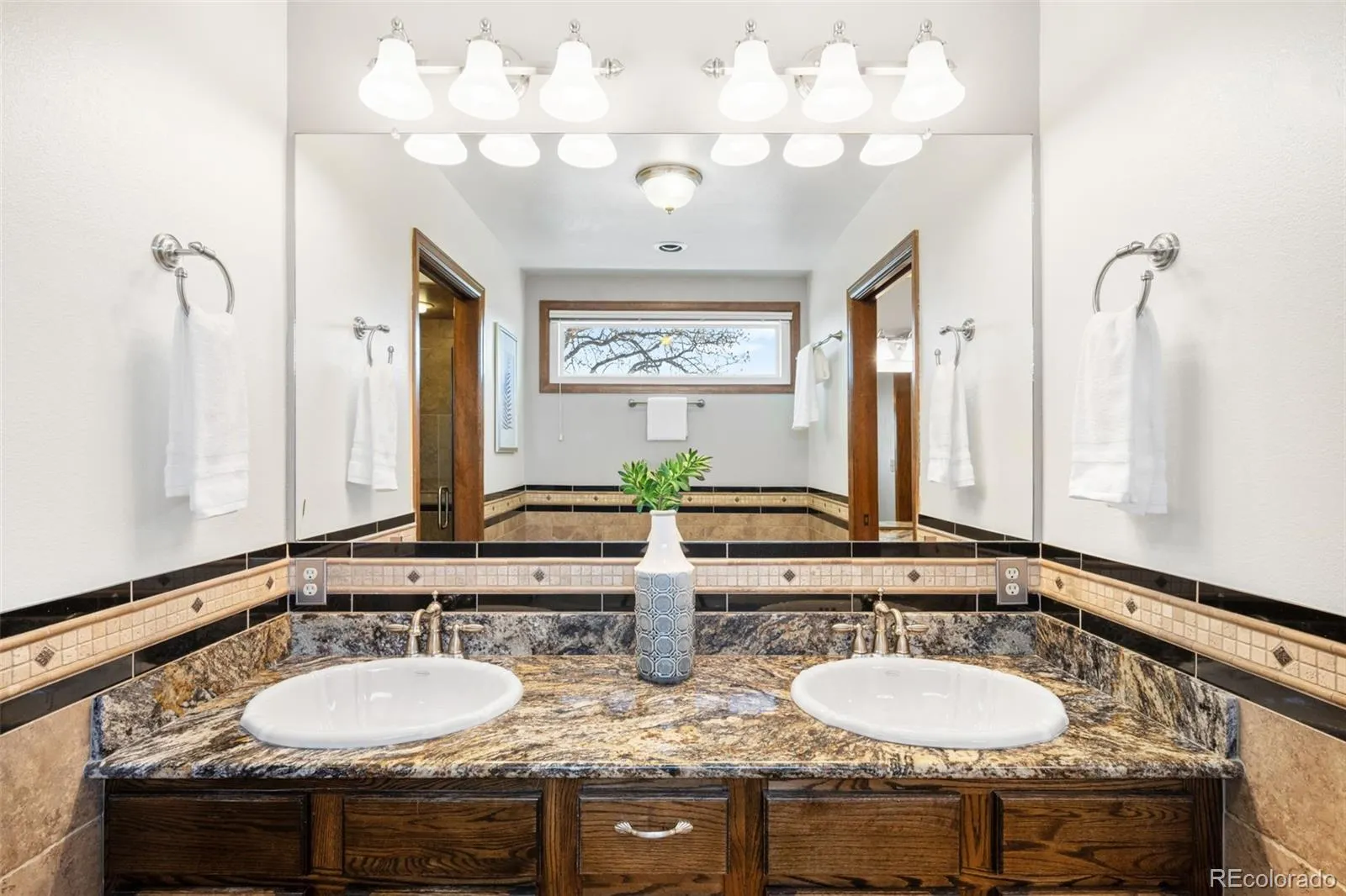 4641 S Perry Way Denver CO 80236 MLS #REC4424491 05142026181343 1600 23