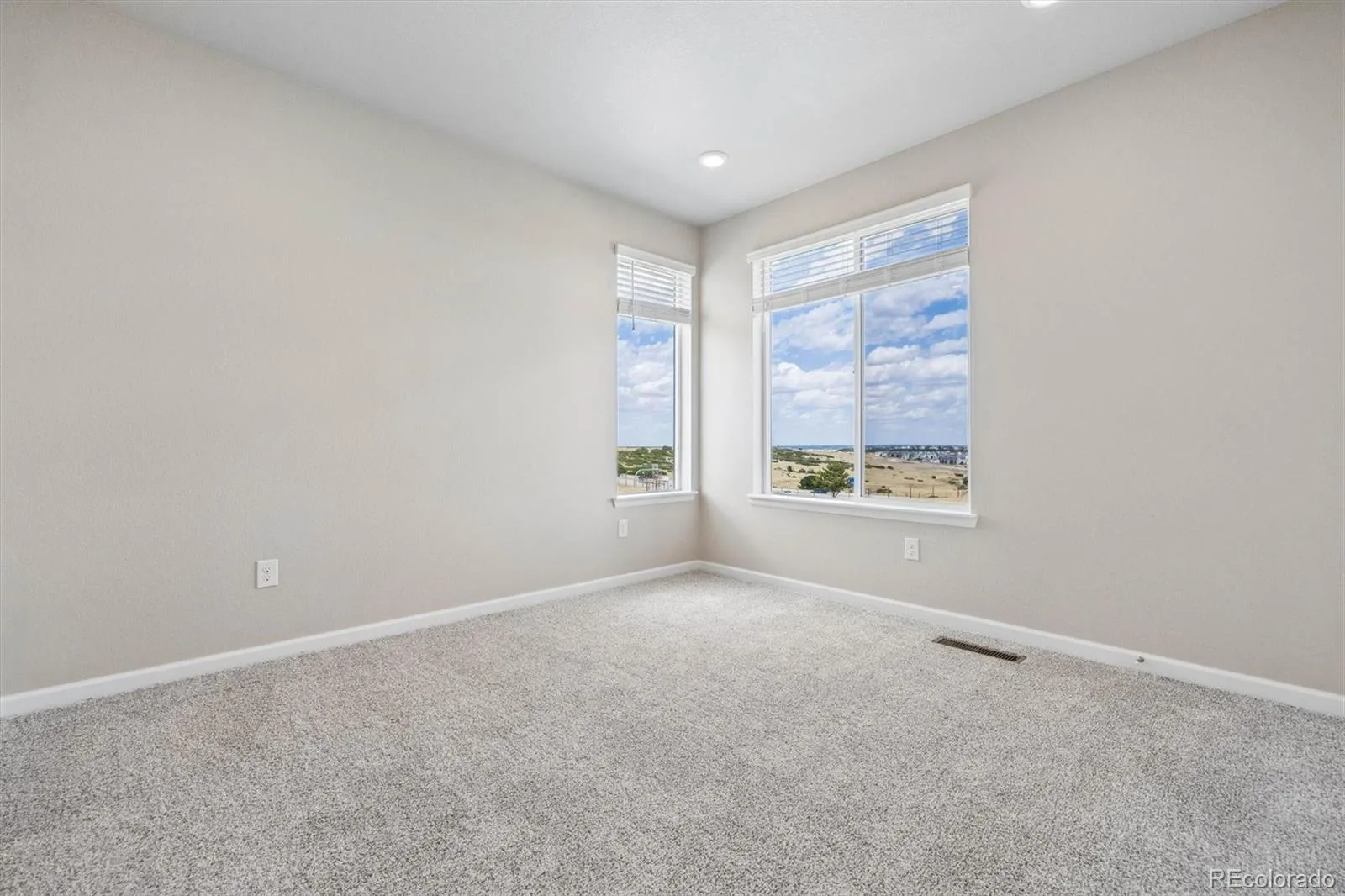 6720 Merseyside Lane Castle Pines CO 80108 | MLS #REC4429563 08112026224142 1600 12