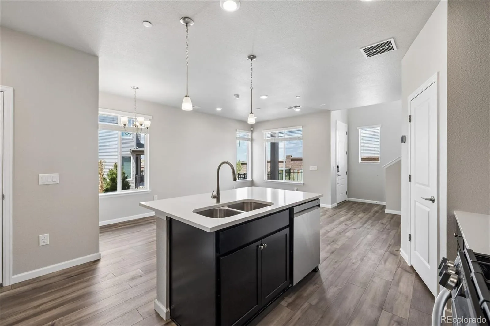 6720 Merseyside Lane Castle Pines CO 80108 | MLS #REC4429563 08112026224142 1600 8