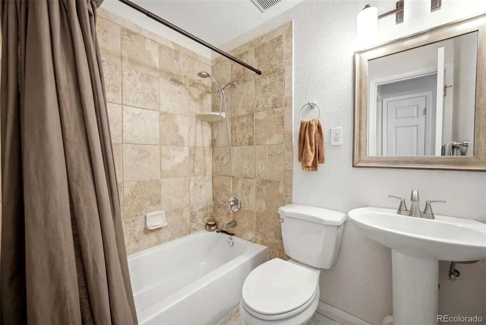 1490 S Zephyr Street Lakewood CO 80232 | MLS #REC4434606 08102026195407 1600 10
