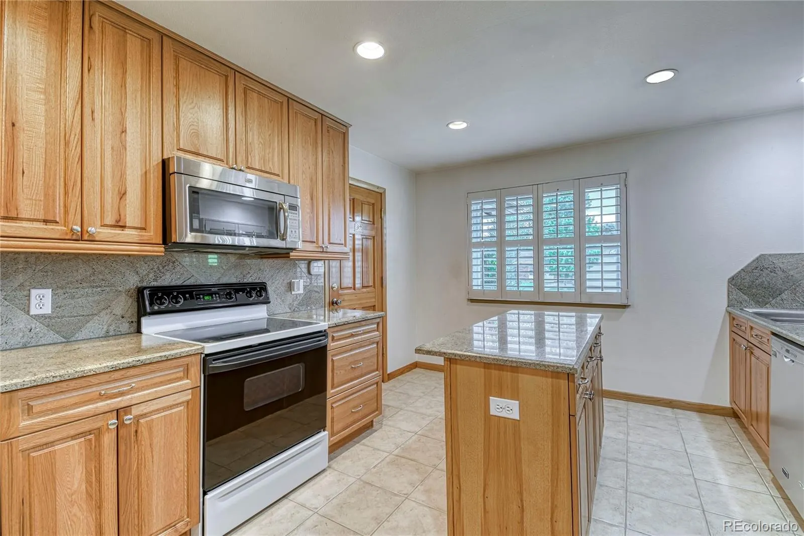 241 S Leyden Street Denver CO 80224 MLS #REC4435716 05242026154137 1600 6