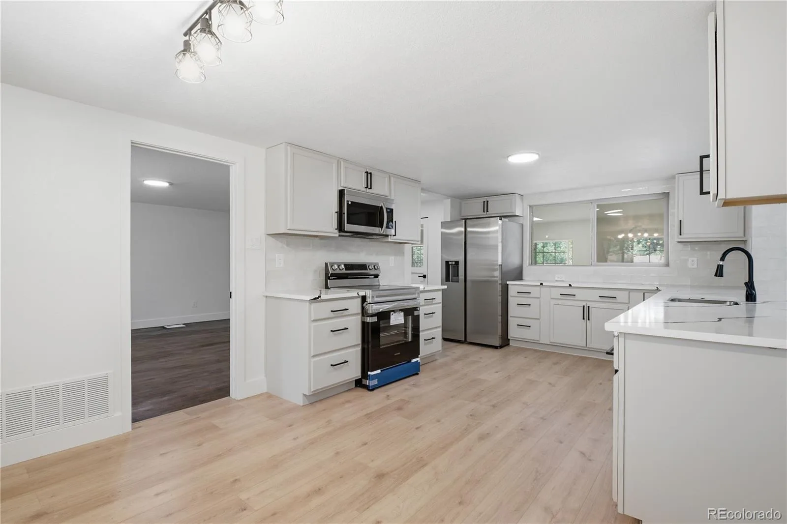 850 S Everett Street Lakewood CO 80226 | MLS #REC4440768 08242026212845 1600 6