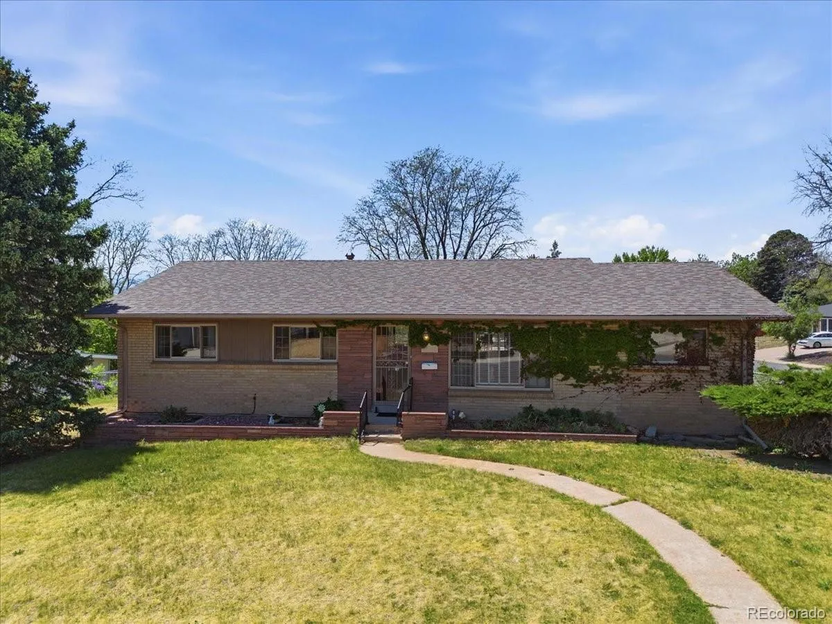 2801 S Mabry Court Denver CO 80236 MLS #REC4442431 05142026125130 1200 1