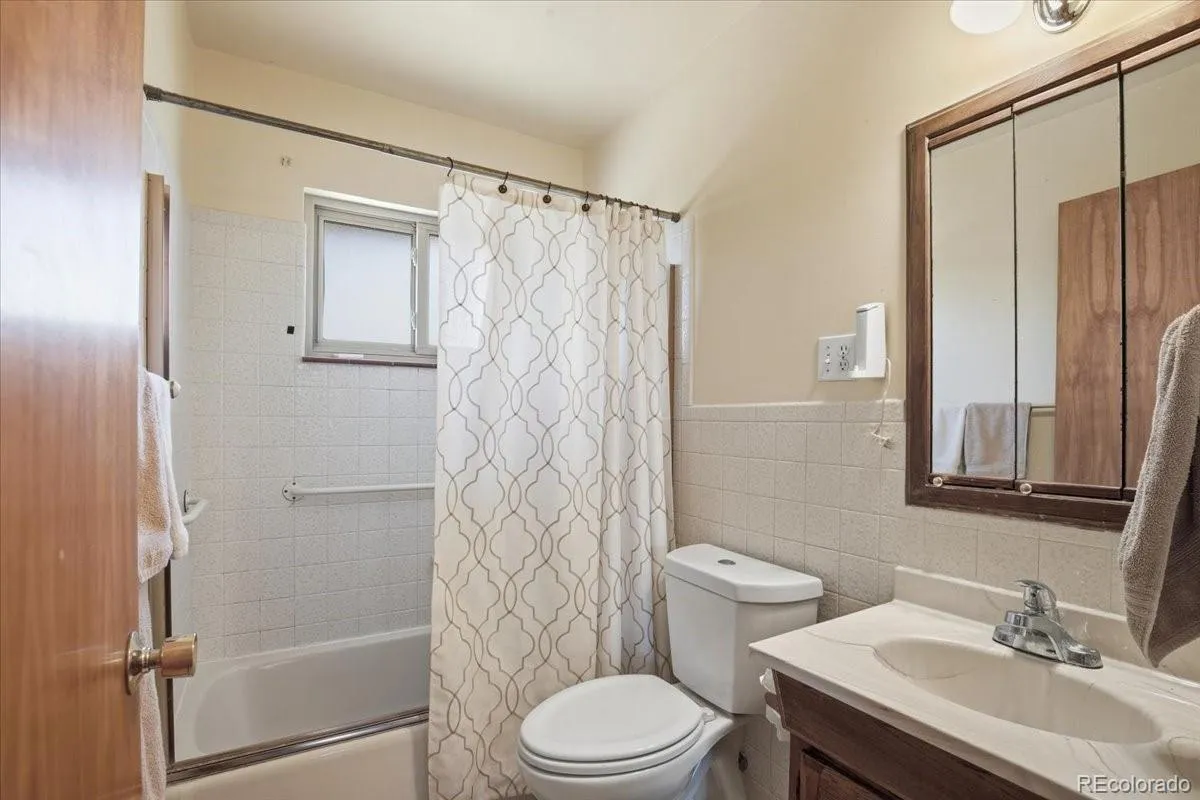 2801 S Mabry Court Denver CO 80236 MLS #REC4442431 05142026125130 1200 14