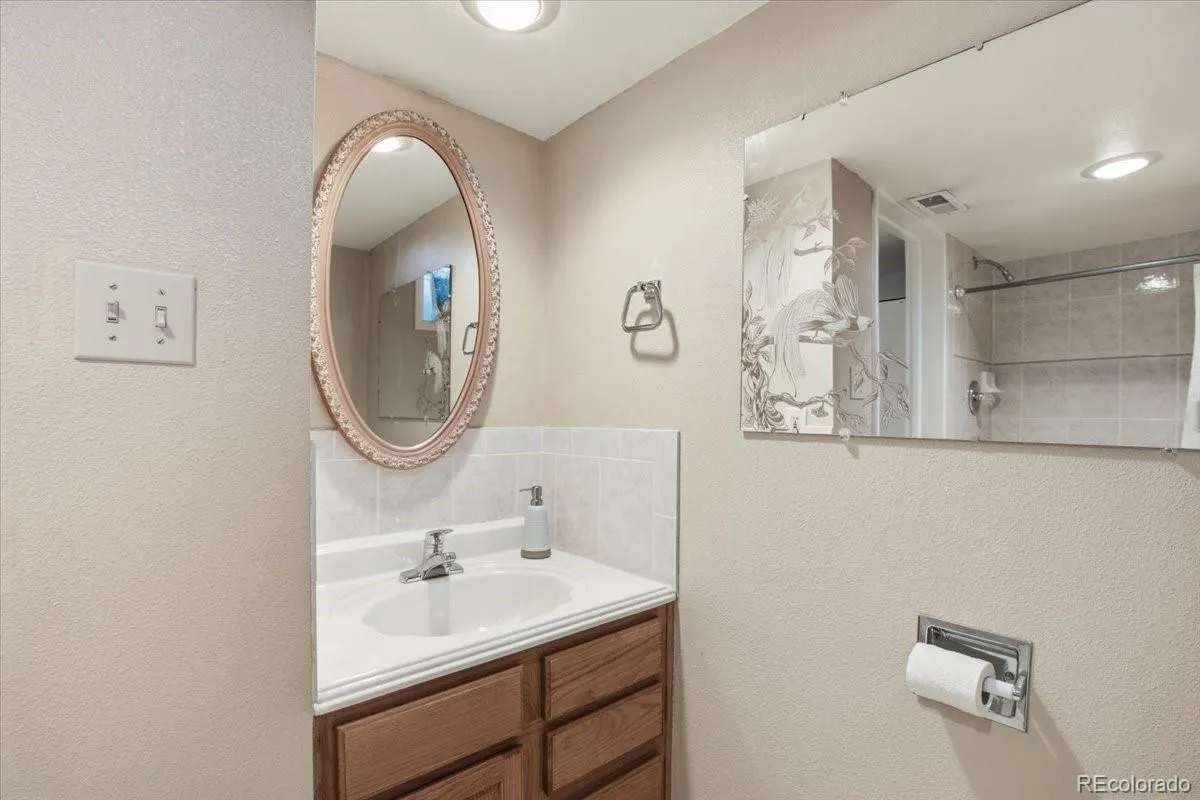 2801 S Mabry Court Denver CO 80236 MLS #REC4442431 05142026125130 1200 19