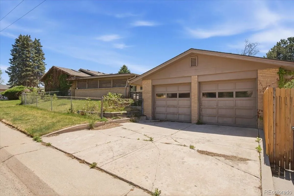 2801 S Mabry Court Denver CO 80236 MLS #REC4442431 05142026125130 1200 2