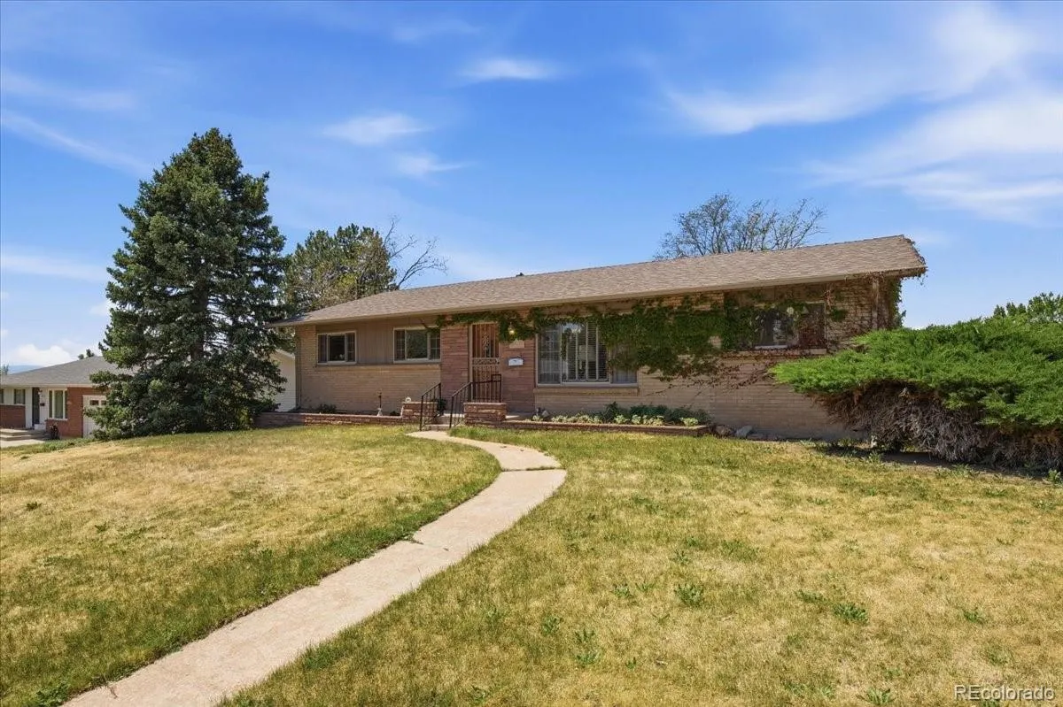 2801 S Mabry Court Denver CO 80236 MLS #REC4442431 05142026125130 1200 26