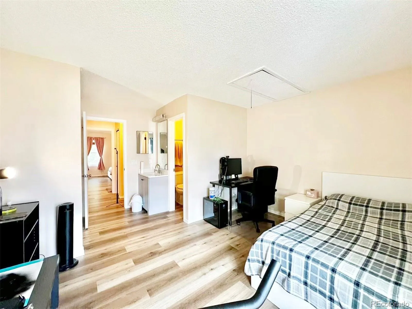 8855 W Floyd Avenue Lakewood CO 80227 | MLS #REC4446959 05222026220642 1600 13