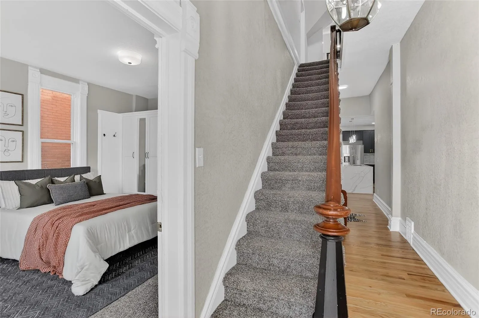 04172026205628 1600 32