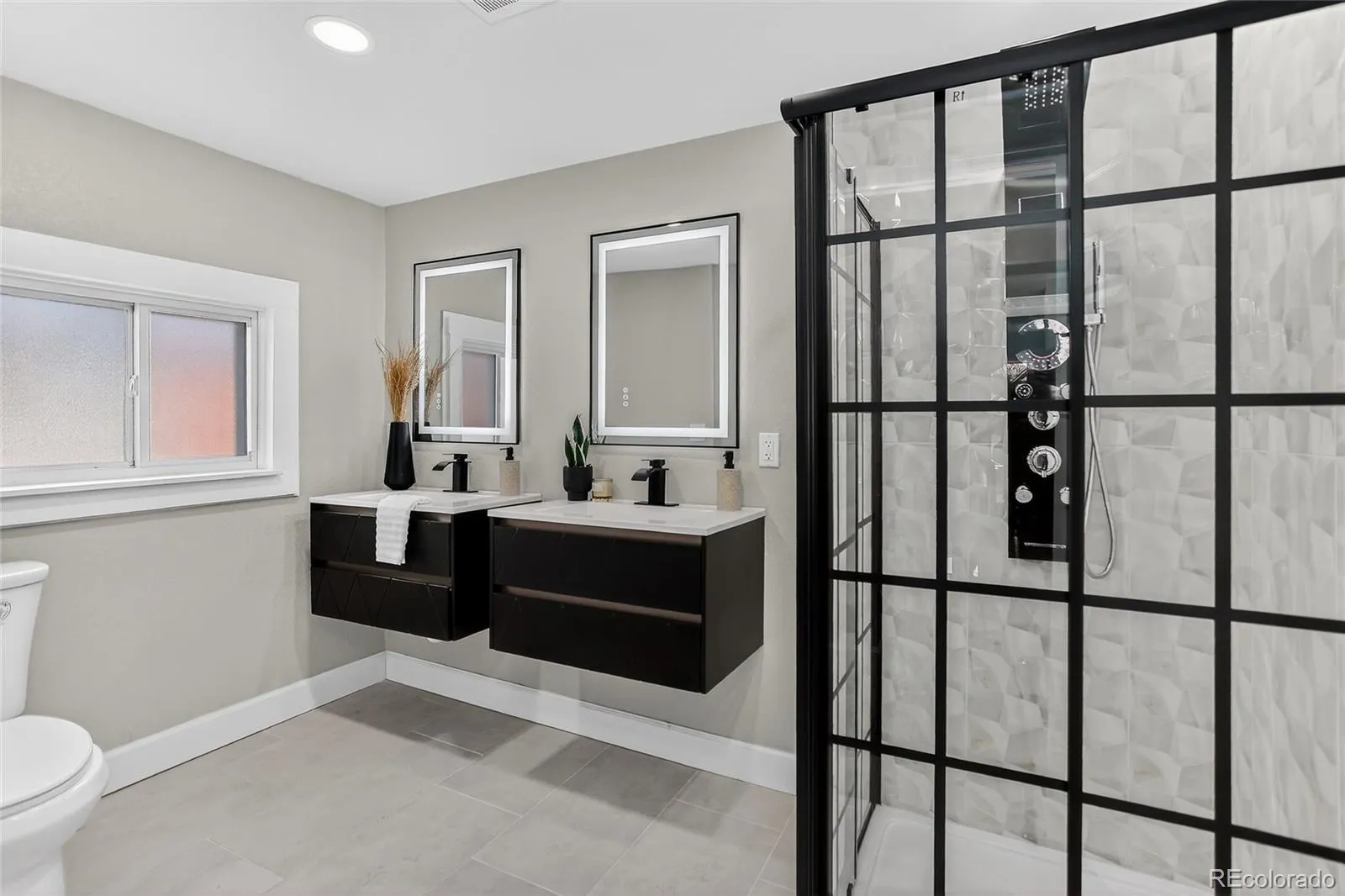 04172026205628 1600 35