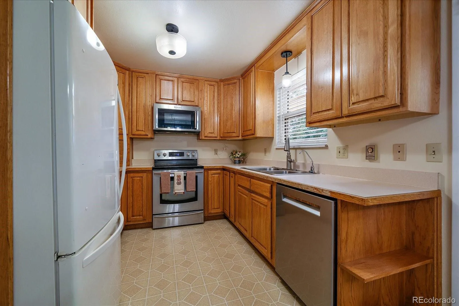 967 Mountain View Drive Castle Rock CO 80104 | MLS #REC4454650 07282026174235 1600 10