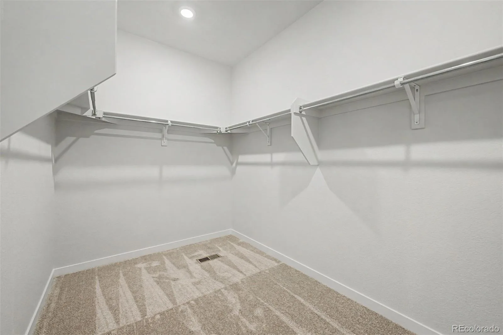 5826 N Orleans Street Aurora CO 80019 | MLS #REC4455361 06222026214133 1600 26