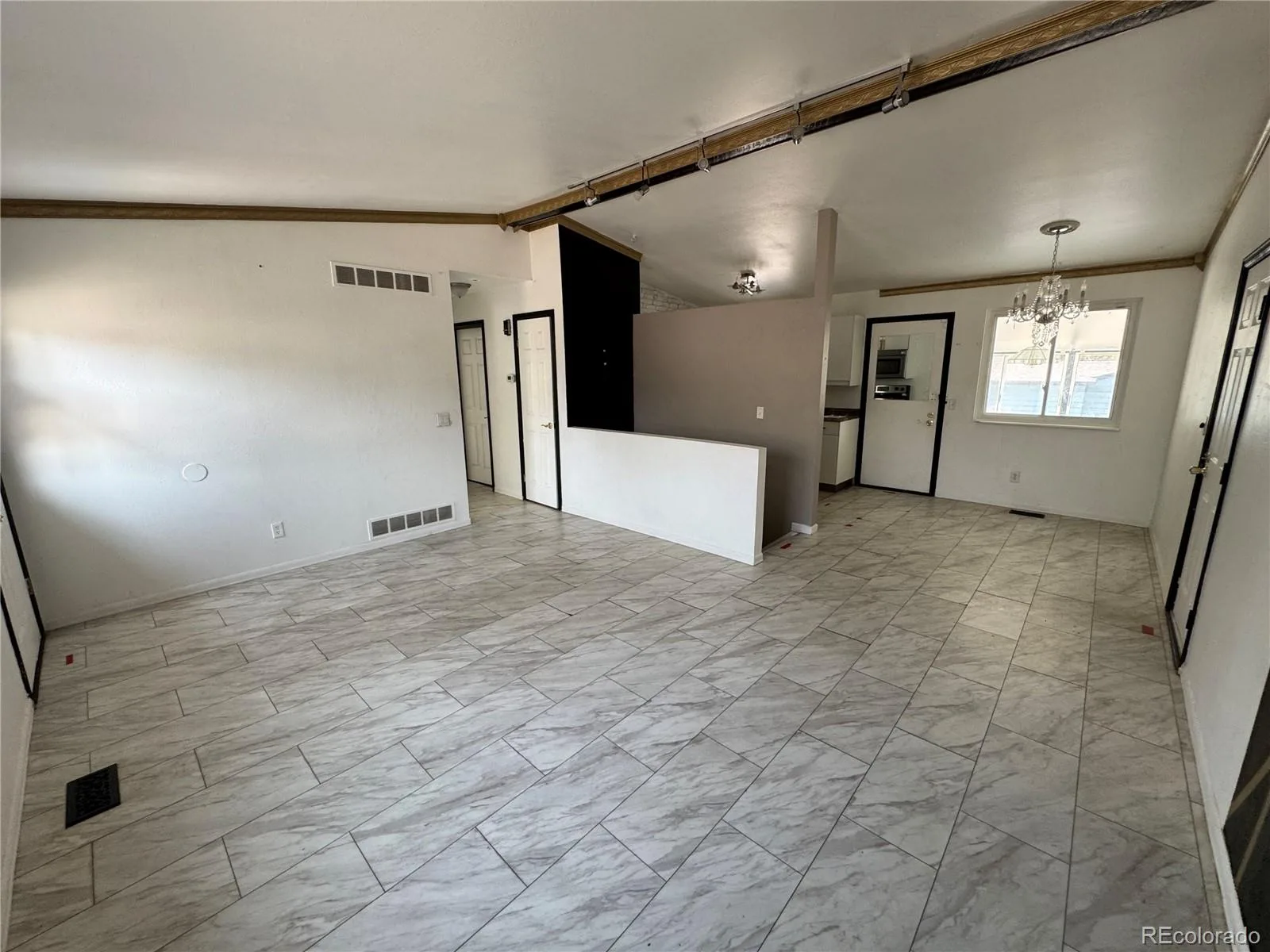 4252 S Quintero Way Aurora CO 80013 | MLS #REC4468729 07112026165302 1600 3