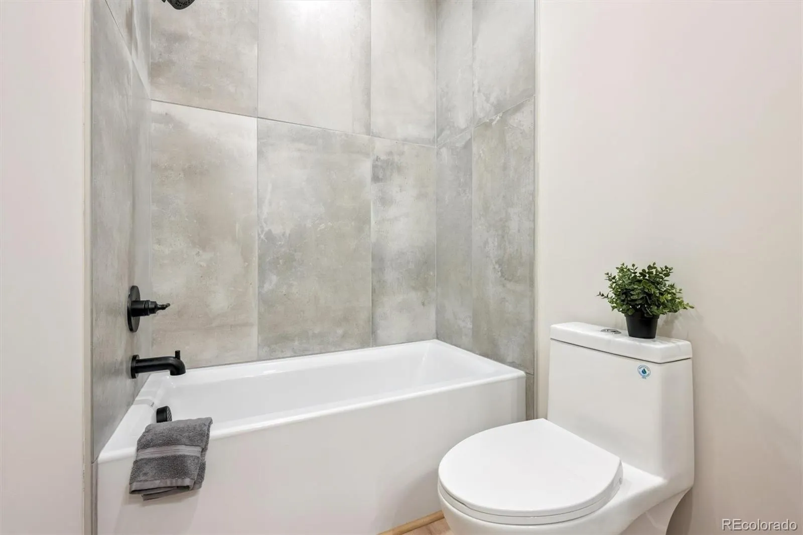 04172026060647 1600 21