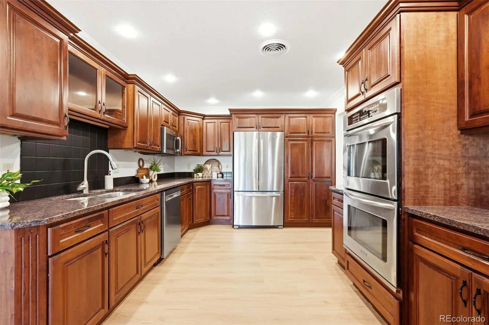 2429 S Chase Lane Lakewood CO 80227 MLS #REC4471323 06132026213746 1600 14