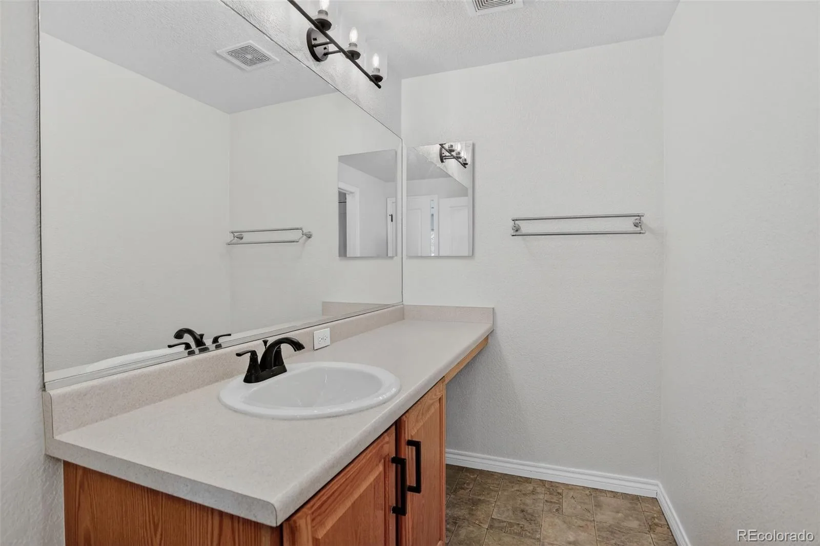 14942 Vine Street Thornton CO 80602 | MLS #REC4476974 07032026133306 1600 19