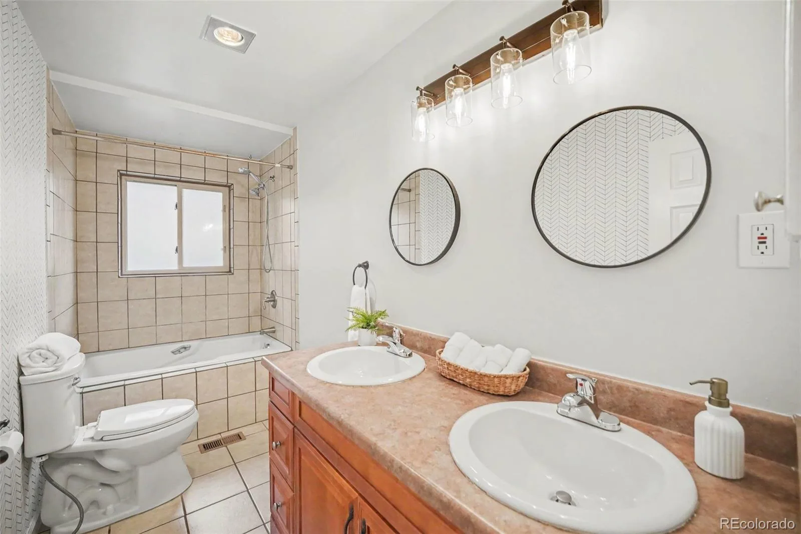 351 S Jasmine Street Denver CO 80224 | MLS #REC4477622 08062026170244 1600 15