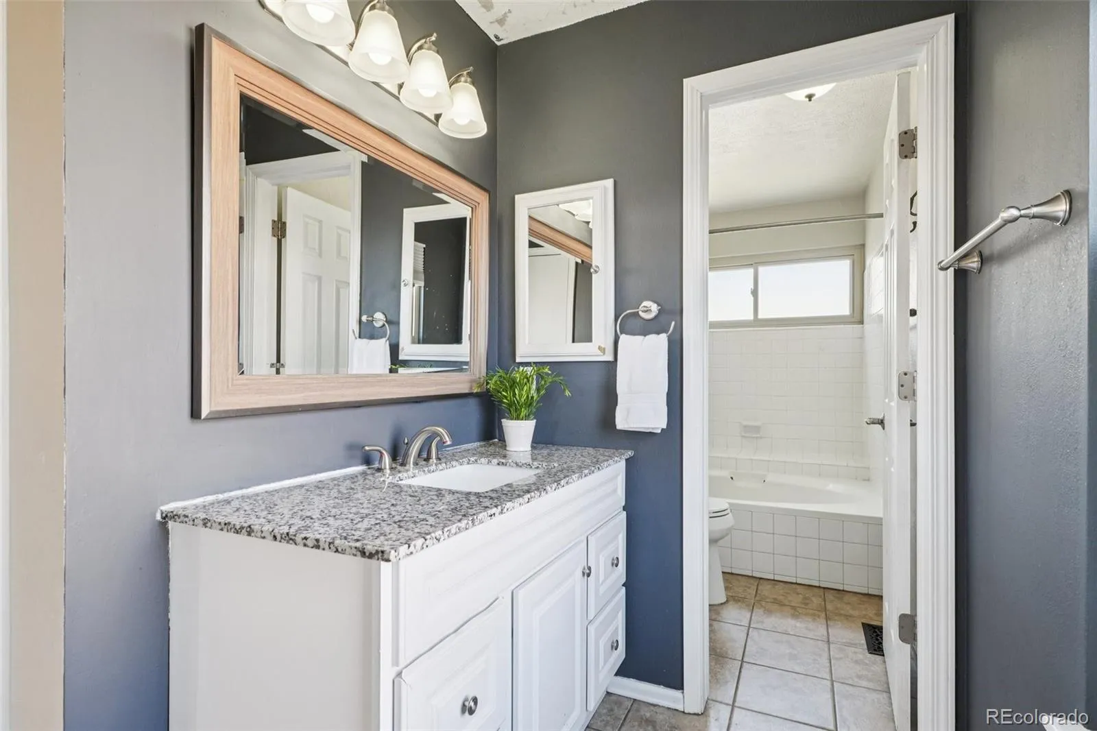 04212026223508 1600 25