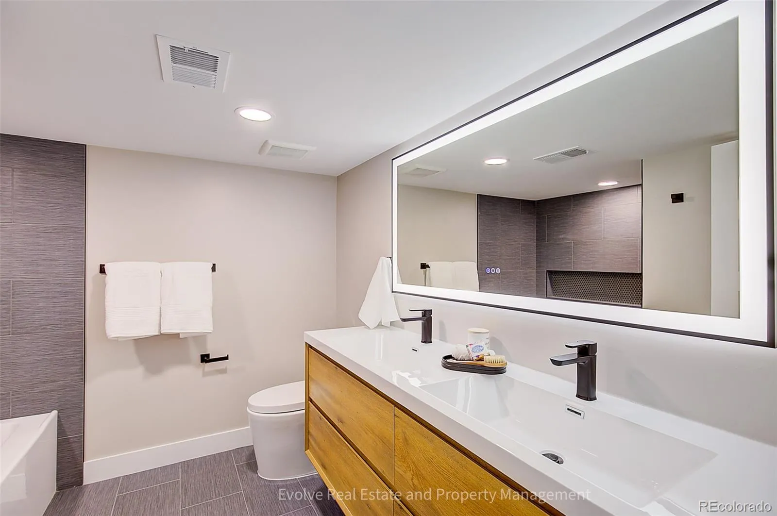1359 S Corona Street Denver CO 80210 MLS #REC4485977 05062026193028 1600 21