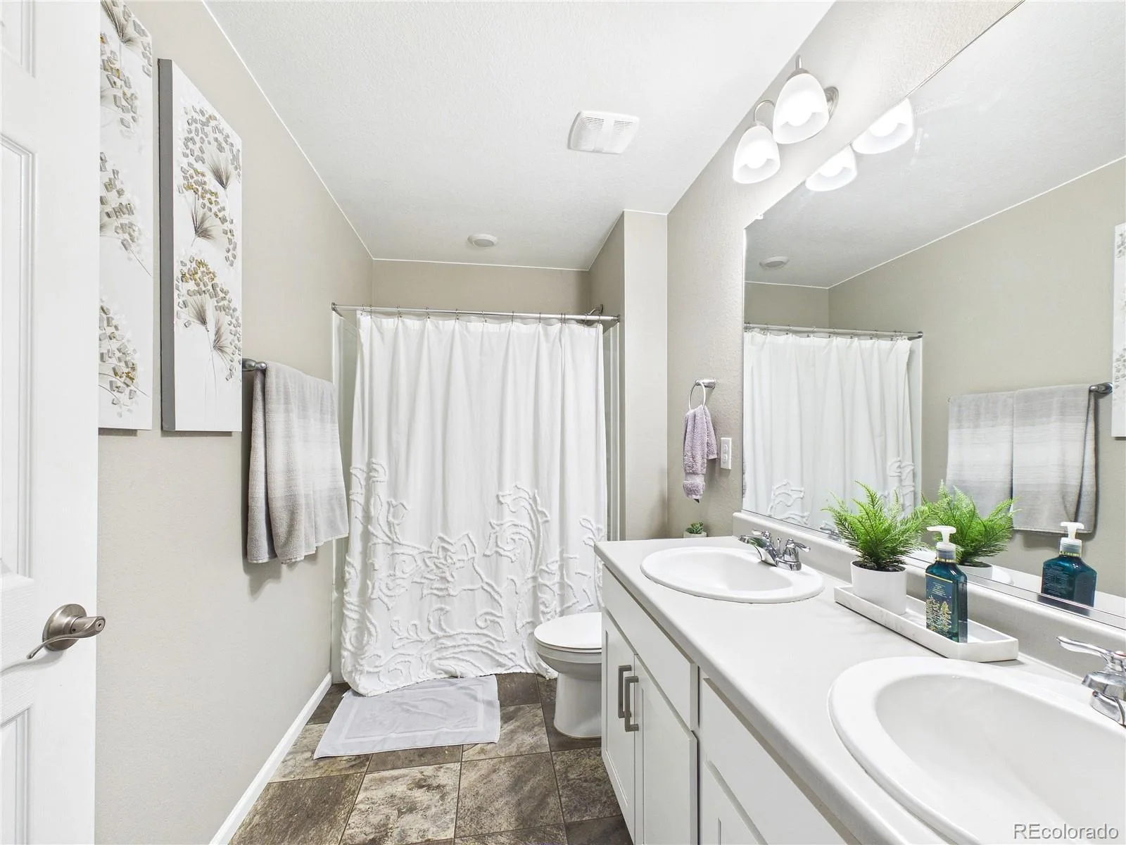 19918 E 62nd Avenue Aurora CO 80019 | MLS #REC4486139 09242026015552 1600 31