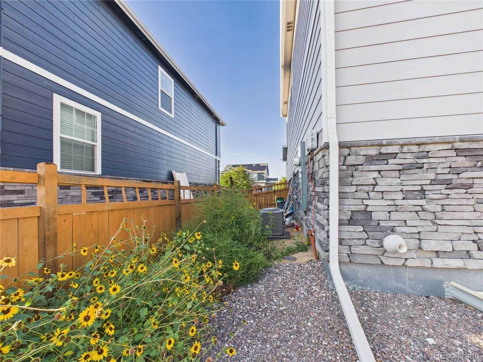 19918 E 62nd Avenue Aurora CO 80019 | MLS #REC4486139 09242026015552 1600 42
