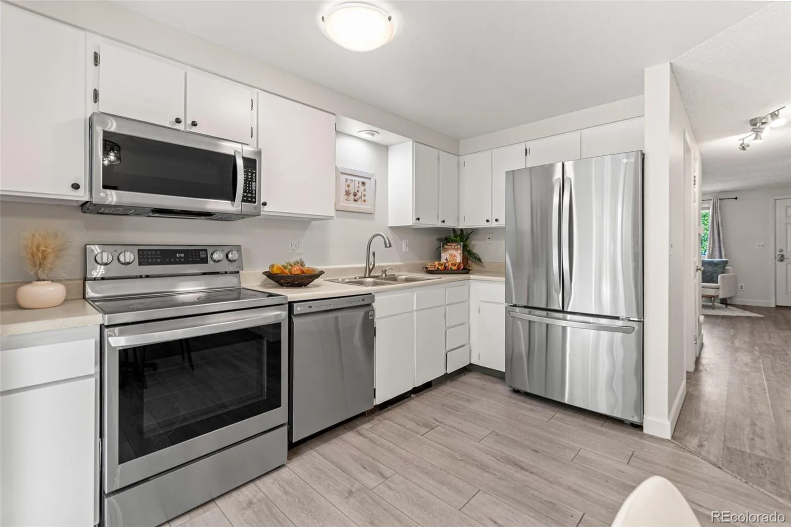 6906 W 48th Avenue Wheat Ridge CO 80033 | MLS #REC4486881 08192026225244 1600 4