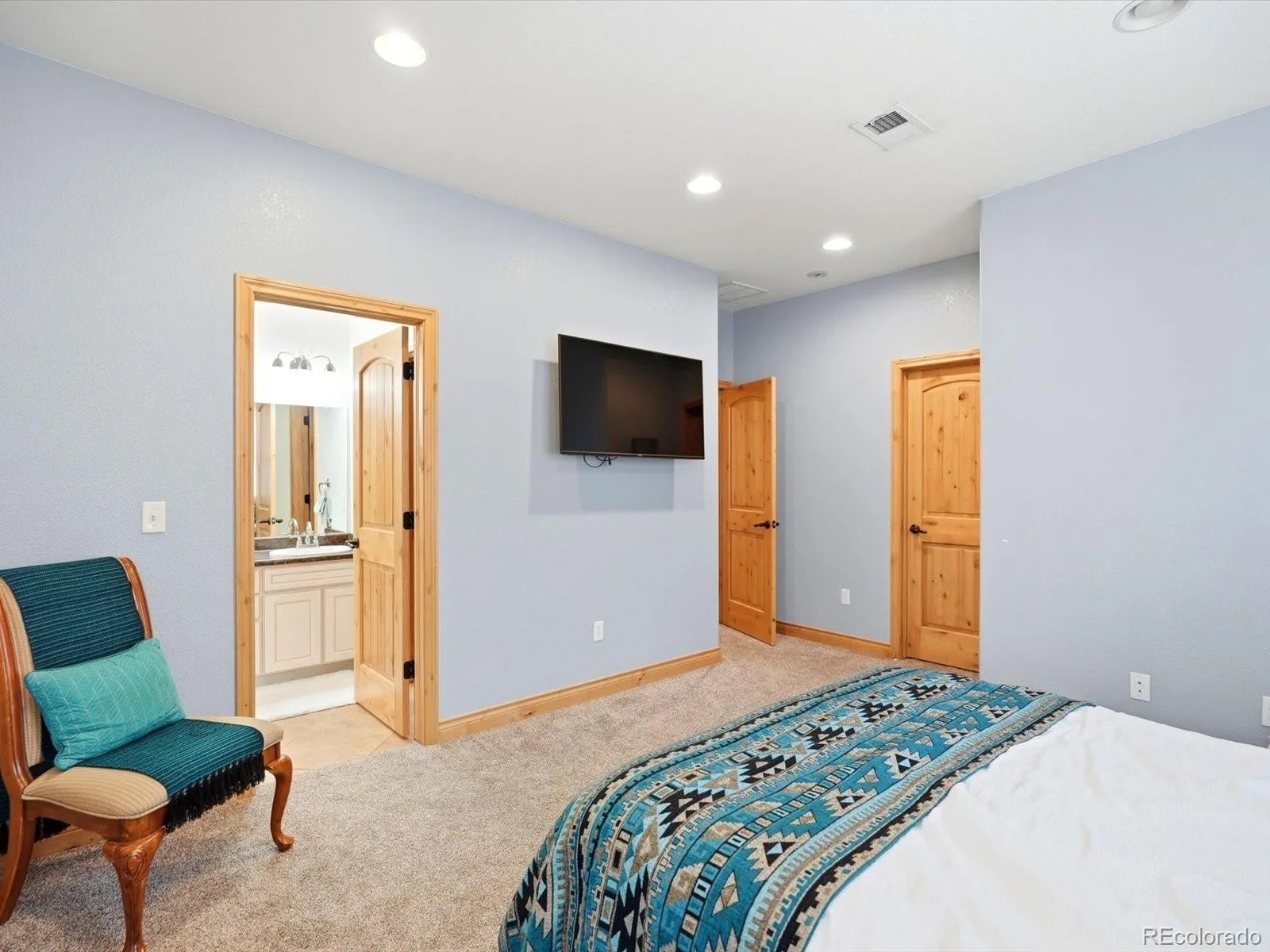 10215 W Wesley Drive Denver CO 80227 | MLS #REC4487149 08202026234449 1600 33