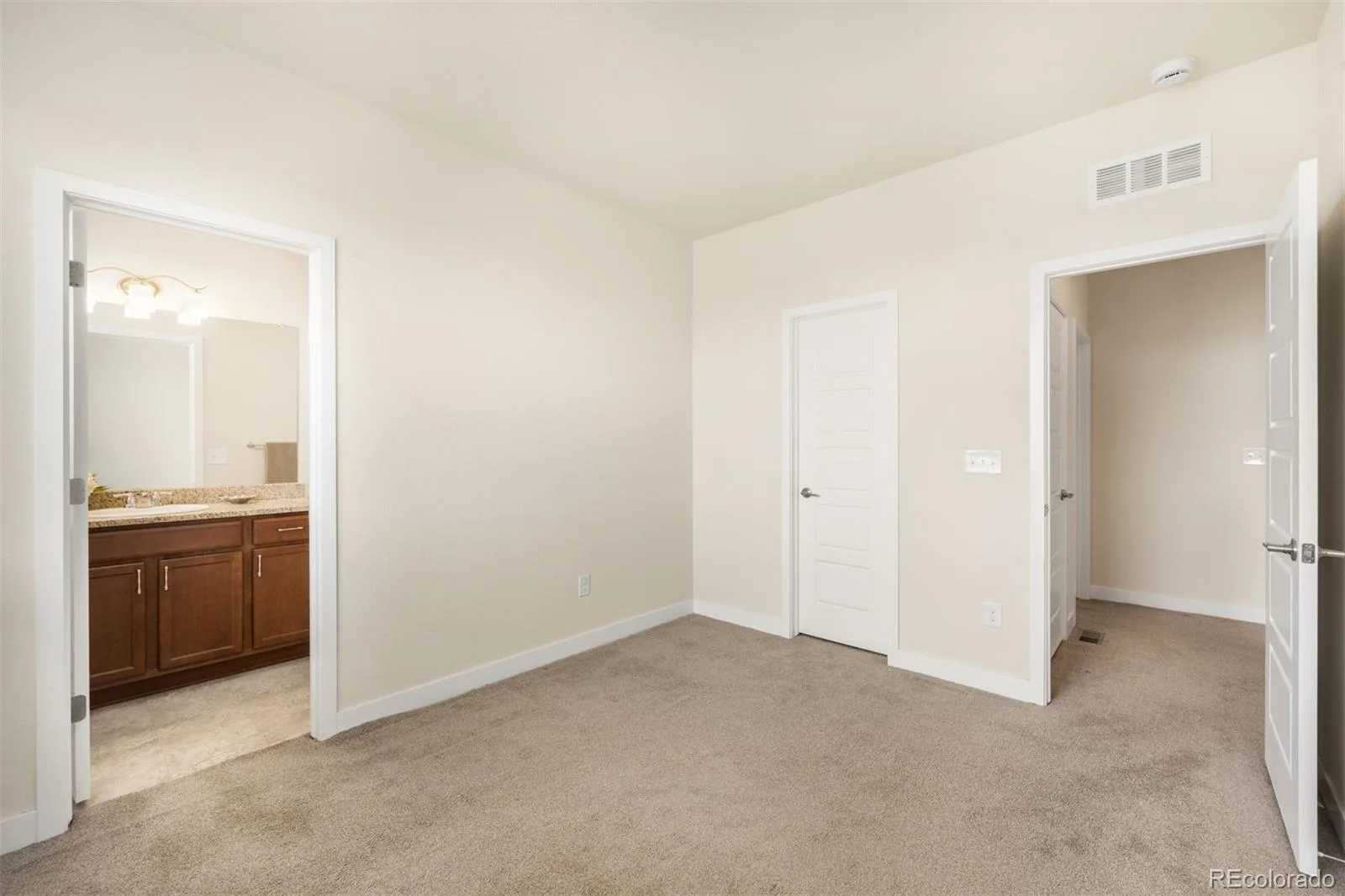 624 E Hinsdale Avenue Littleton CO 80122 | MLS #REC4492083 08282026193812 1600 12