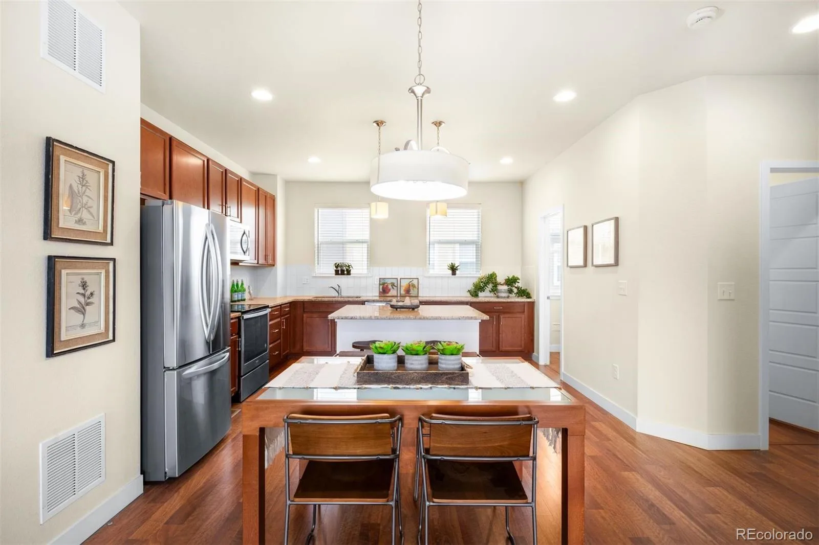 624 E Hinsdale Avenue Littleton CO 80122 | MLS #REC4492083 08282026193812 1600 5
