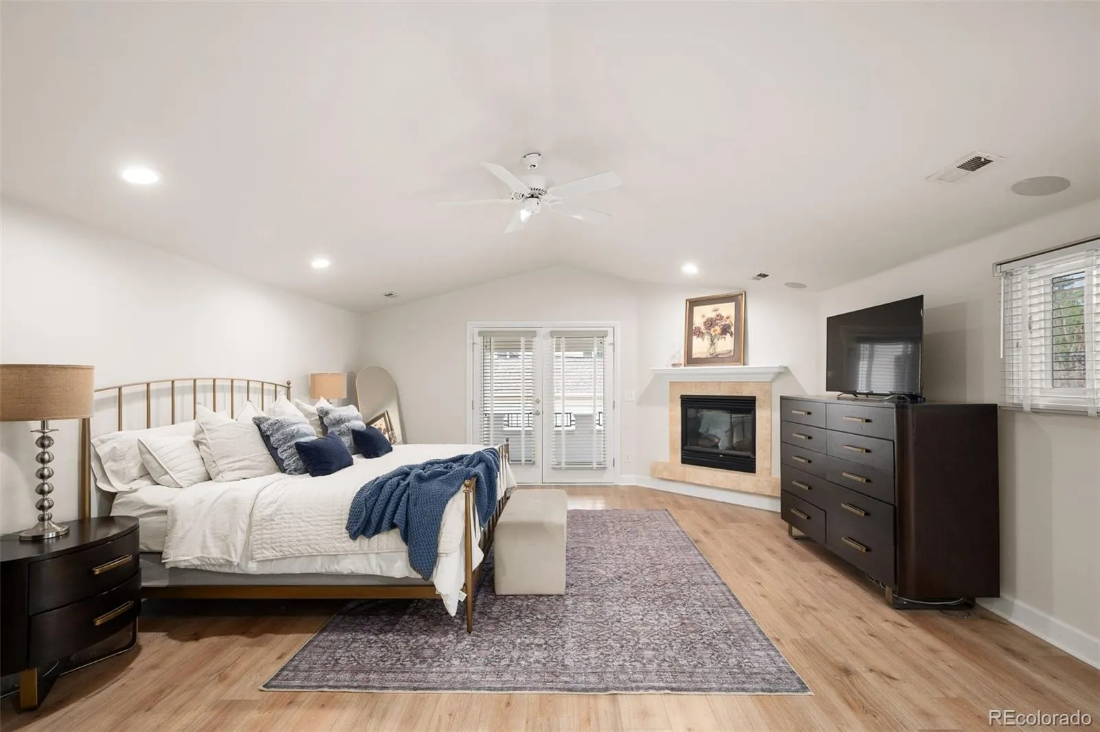 559 Jackson Street Denver CO 80206 MLS #REC4496209 04282026201952 1600 19
