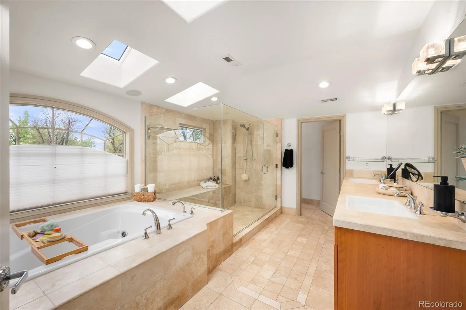 559 Jackson Street Denver CO 80206 MLS #REC4496209 04282026201952 1600 22
