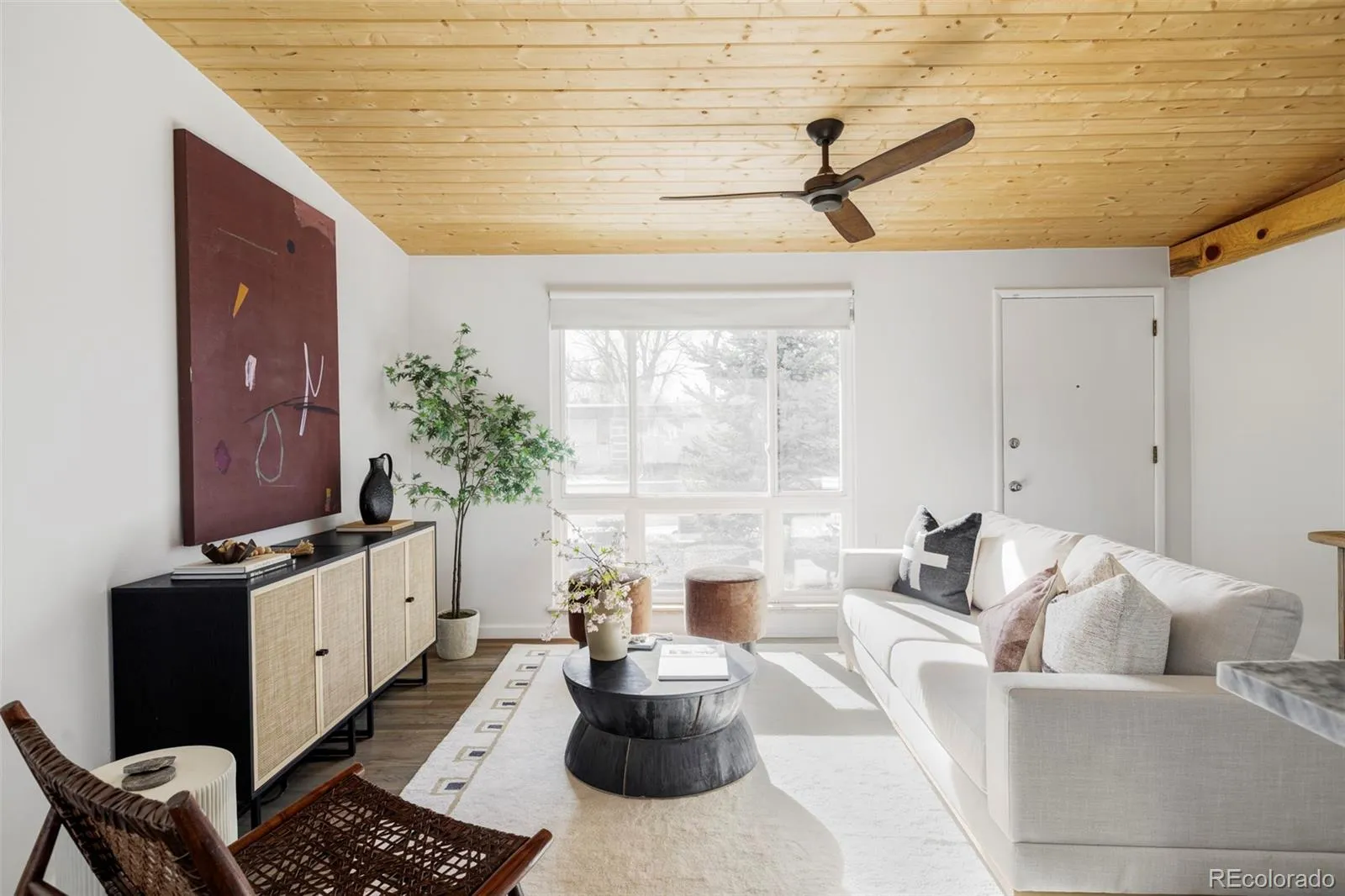 04102026152400 1600 0