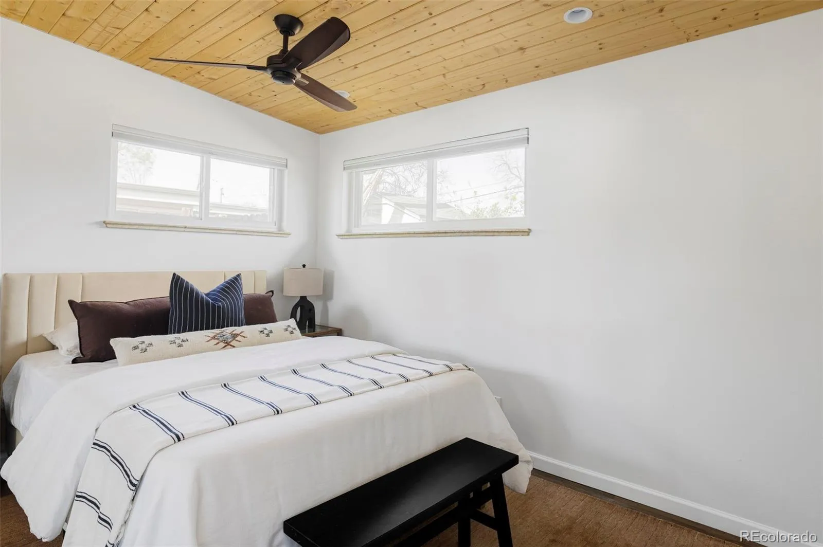 04102026152400 1600 16