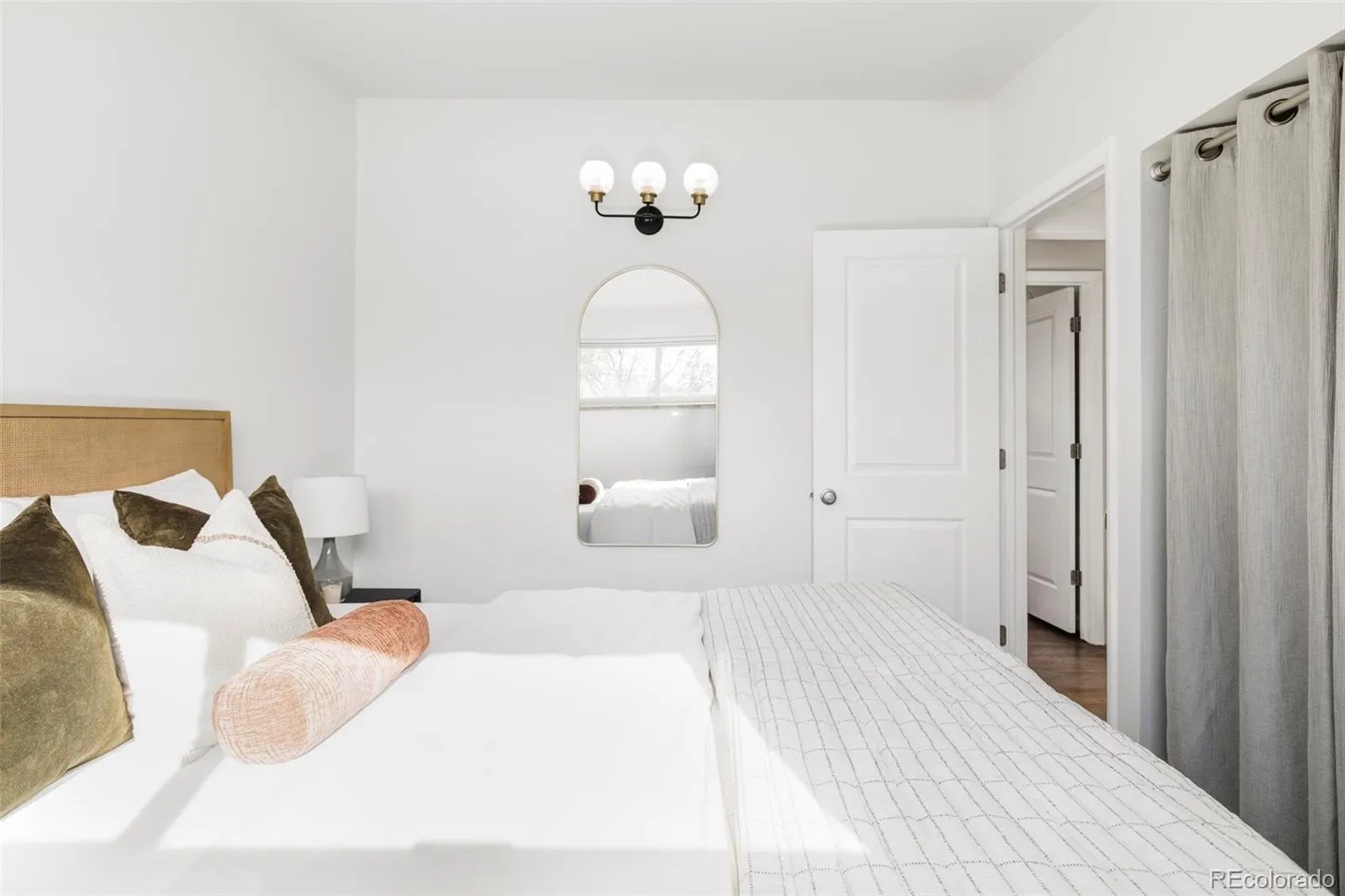 04102026152400 1600 20