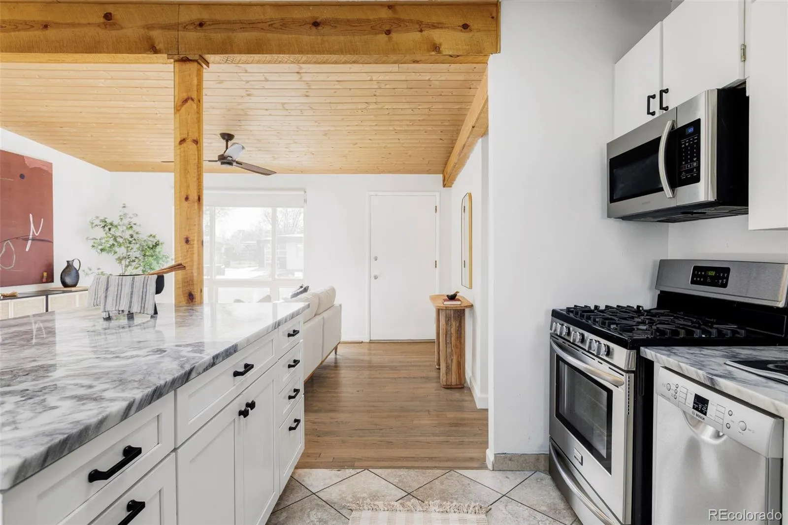 04102026152400 1600 8