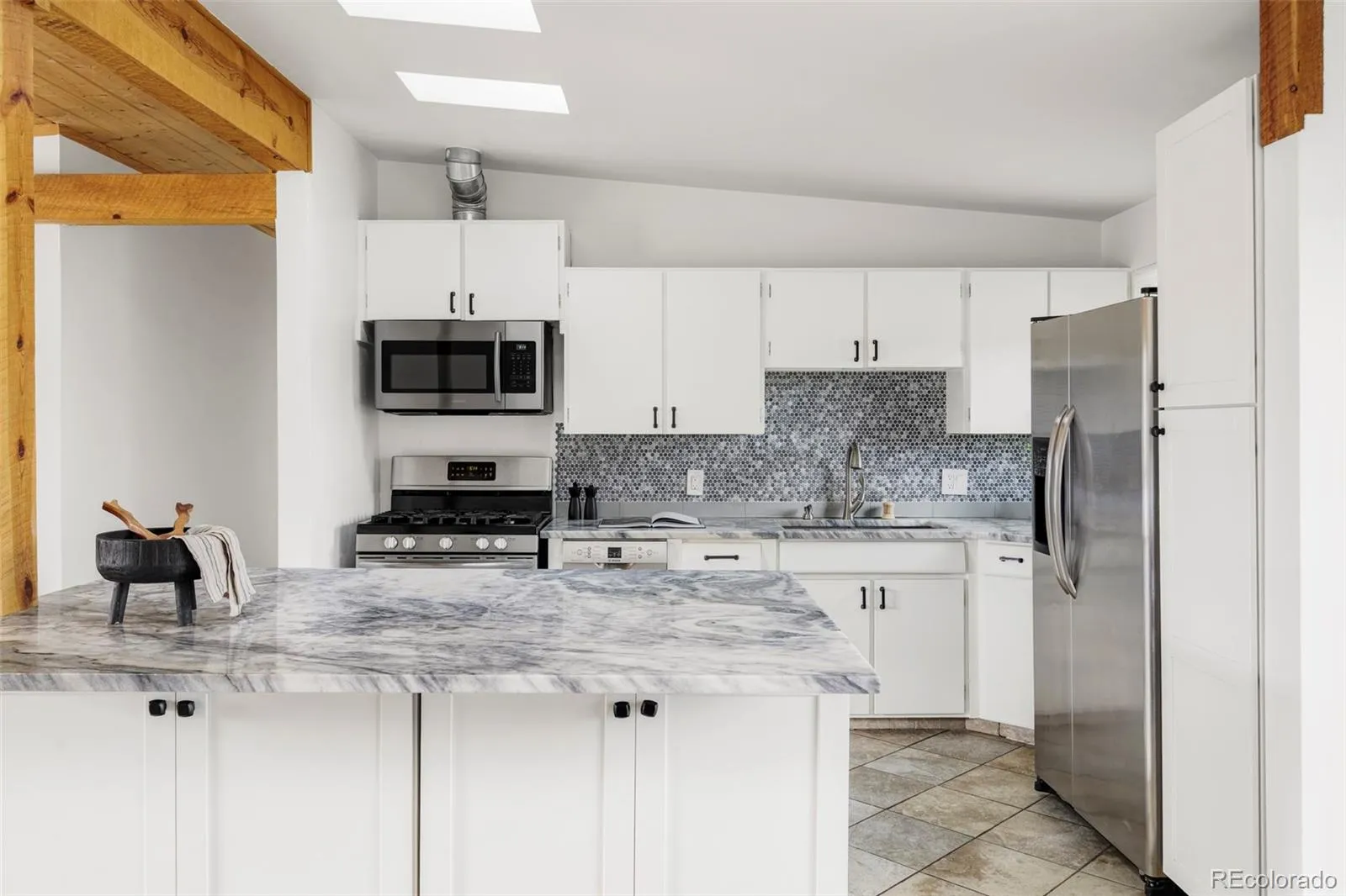 04102026152400 1600 9