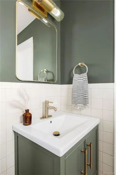 04102026152400 800 17