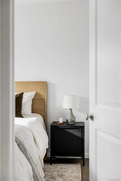 04102026152400 800 18