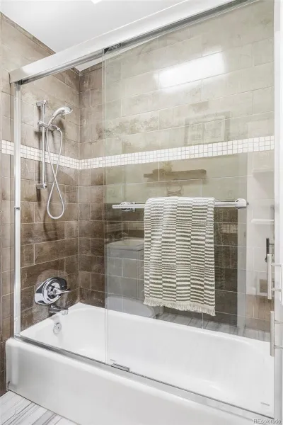 04102026152400 800 22